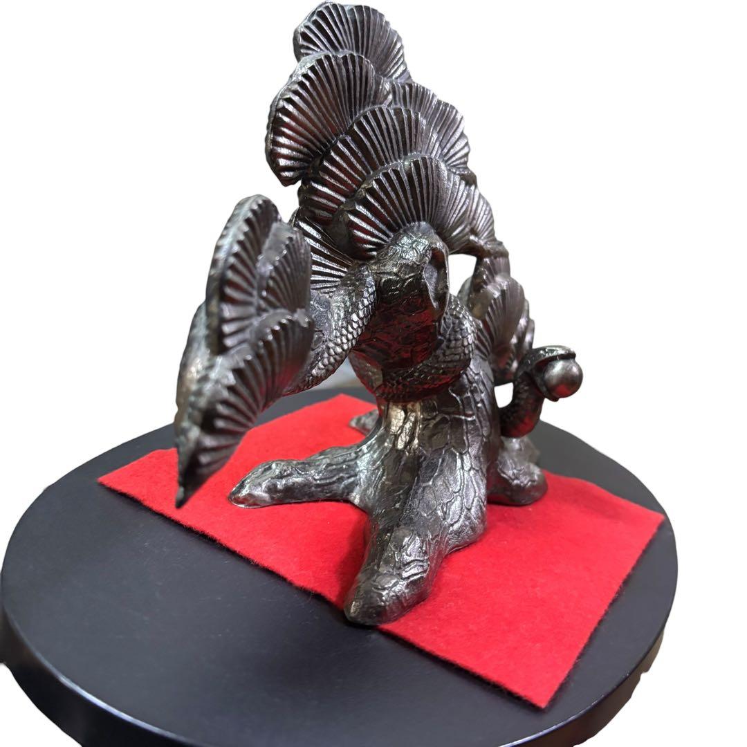 台座付き 銀白色 金属工芸 松 蛇 縁起物 干支 置物 オブジェ
