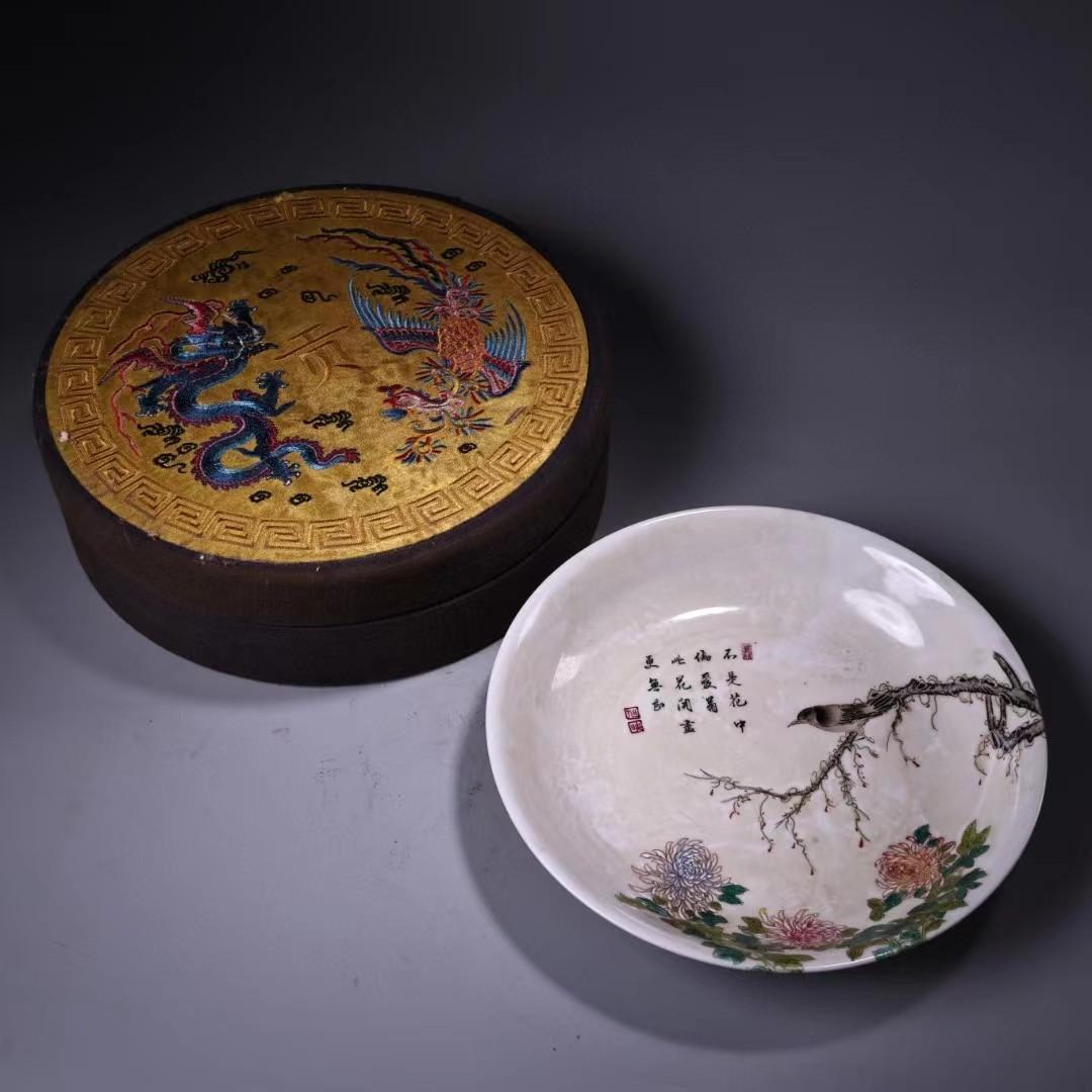 中国古美術・珍蔵粉彩・花鳥彩絵磁器の中皿・純手描き・箱付・置物・文房具・観賞皿