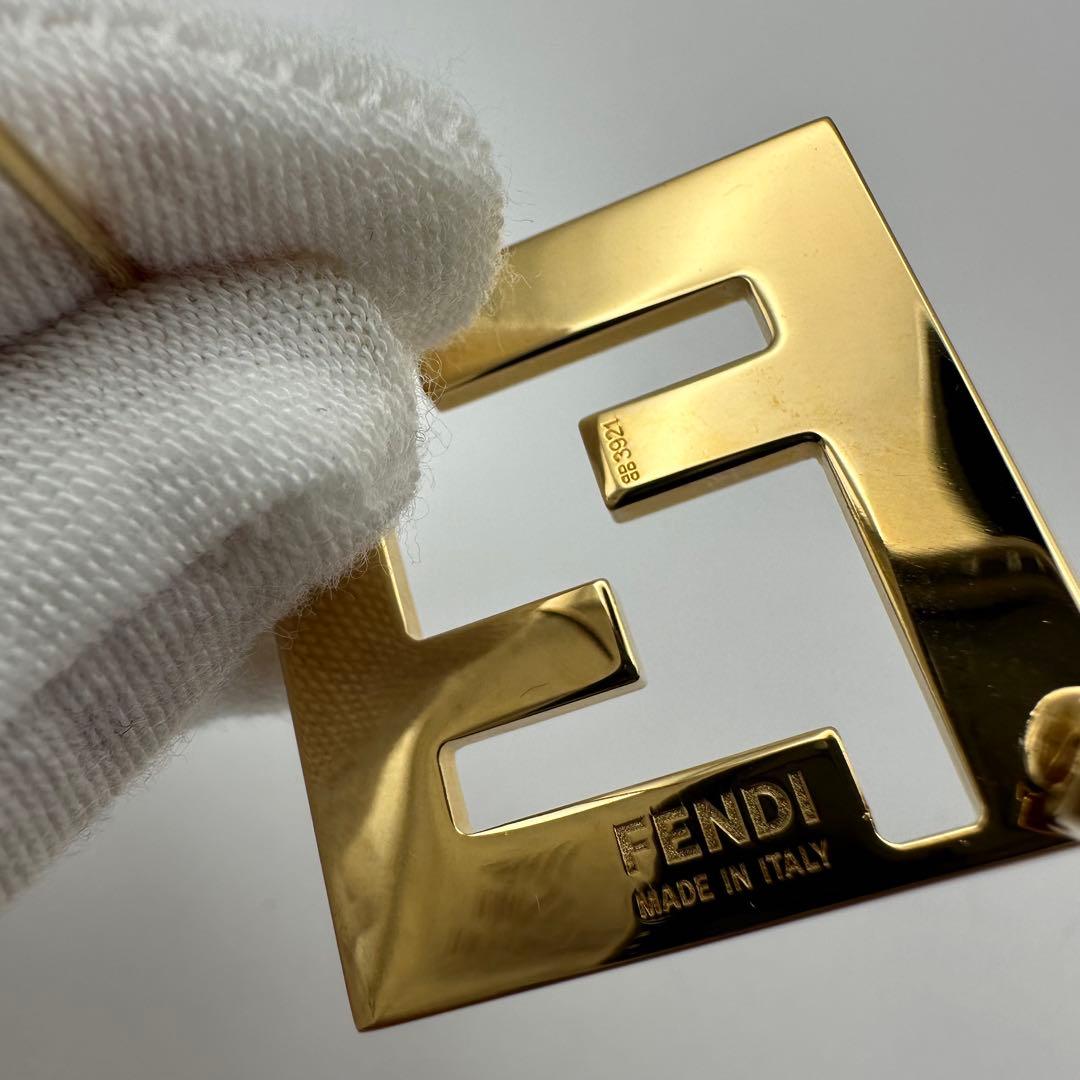 FENDI 美品■ブローチ フォーエバー FFロゴ ホワイト ゴールド