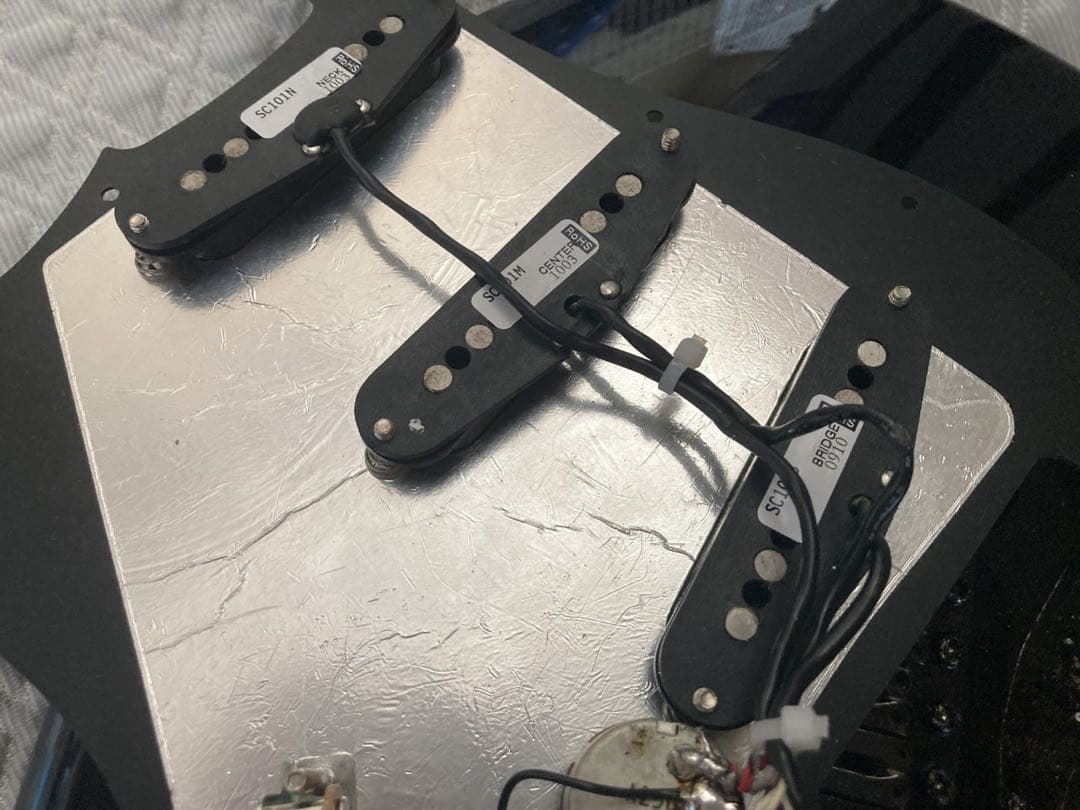 ラージヘッドオールブラック　ストラトタイプ