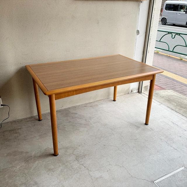 ともこ様｜キツツキマーク｜飛騨産業家具｜ダイニングテーブル｜レトロ2トーンカラー