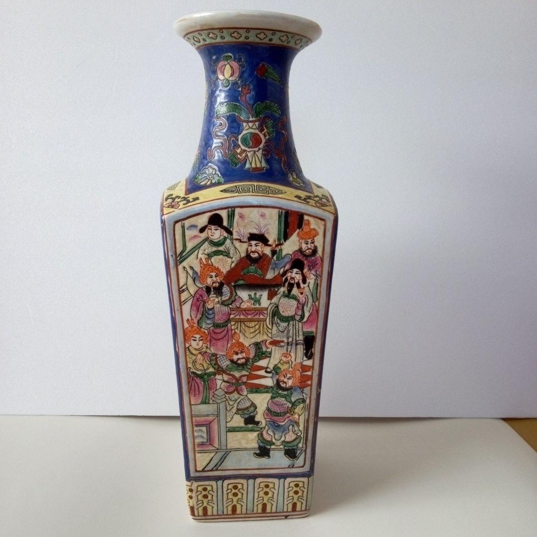 中国古玩　大清同治年製　唐人紋様　花瓶