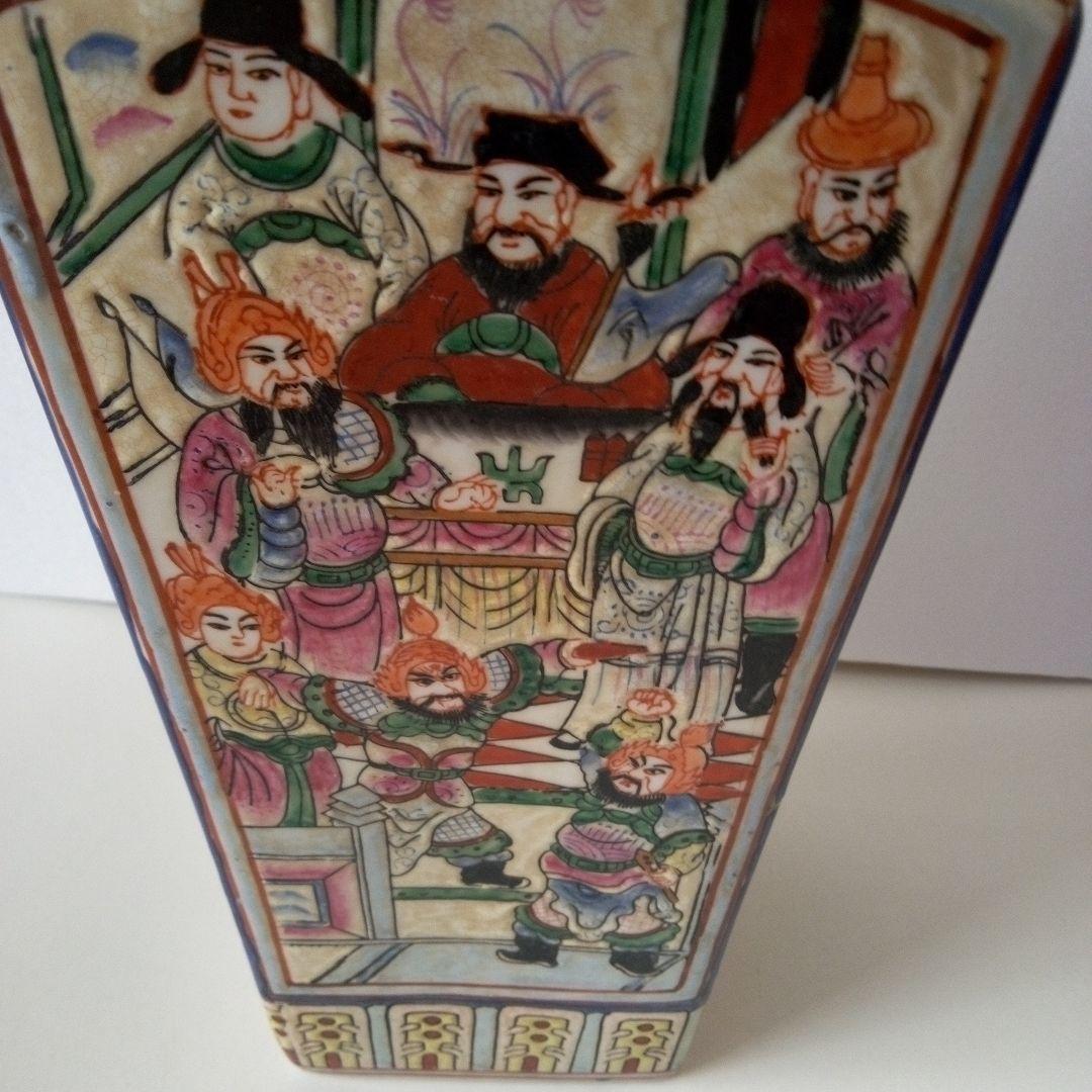 中国古玩　大清同治年製　唐人紋様　花瓶