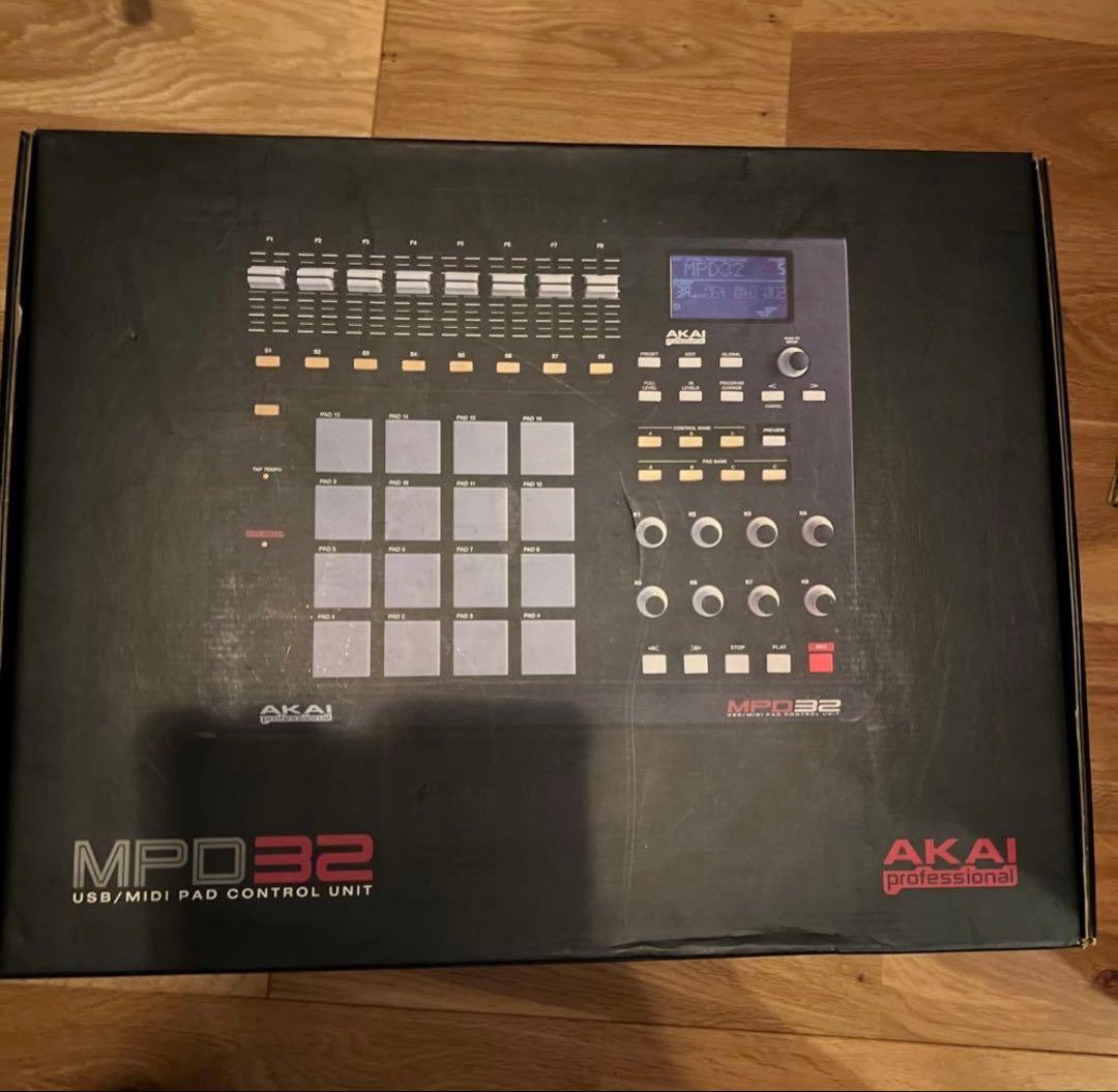 AKAI MPD32 MIDIパッドコントローラー