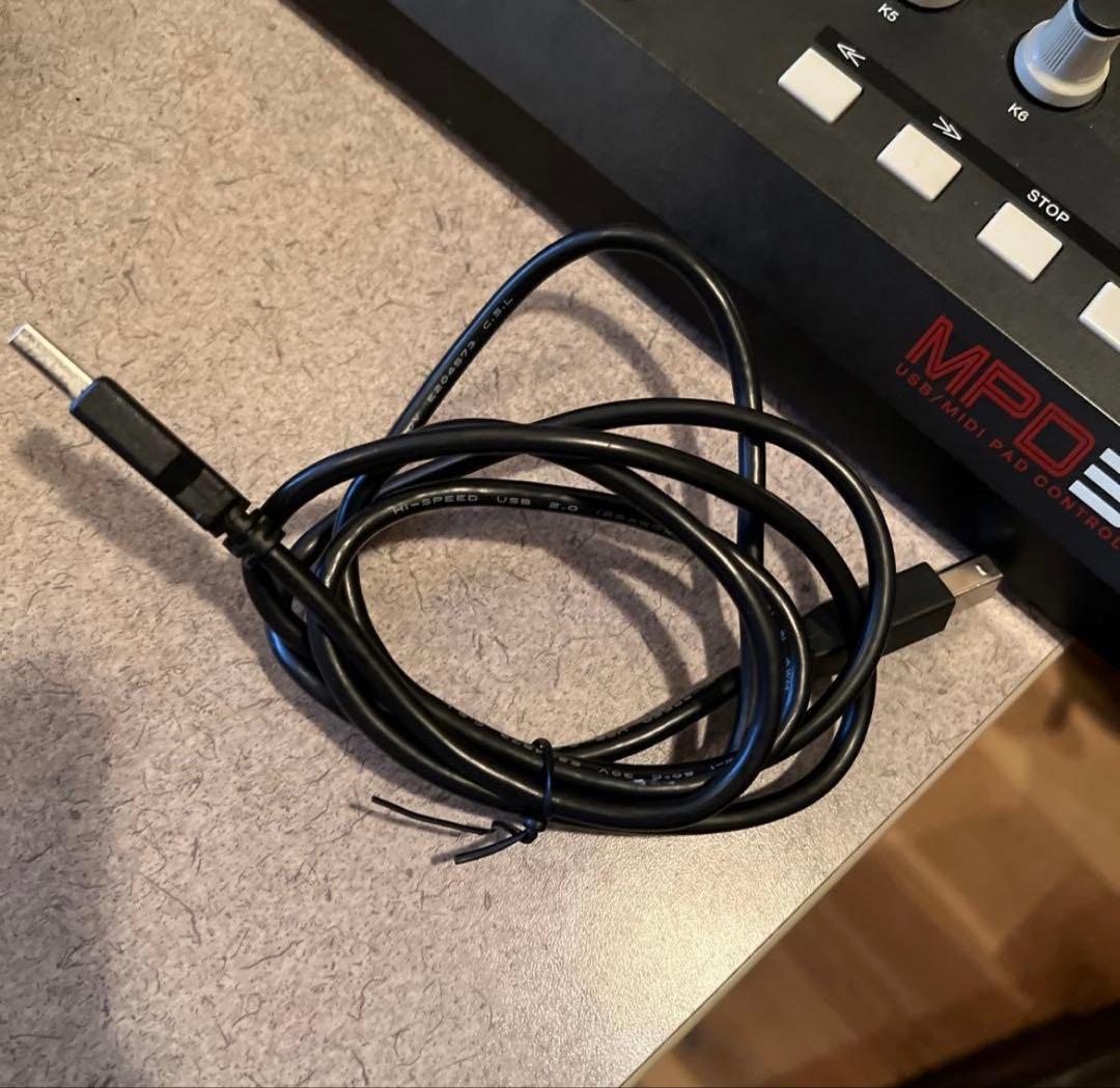 AKAI MPD32 MIDIパッドコントローラー