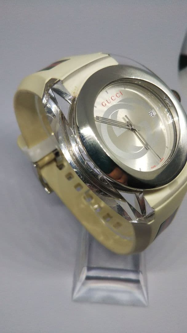 【電池交換済み】GUCCI ホワイトラバーベルト 時計