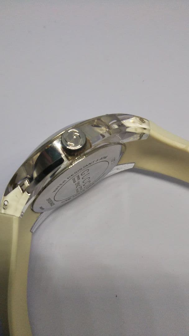 【電池交換済み】GUCCI ホワイトラバーベルト 時計