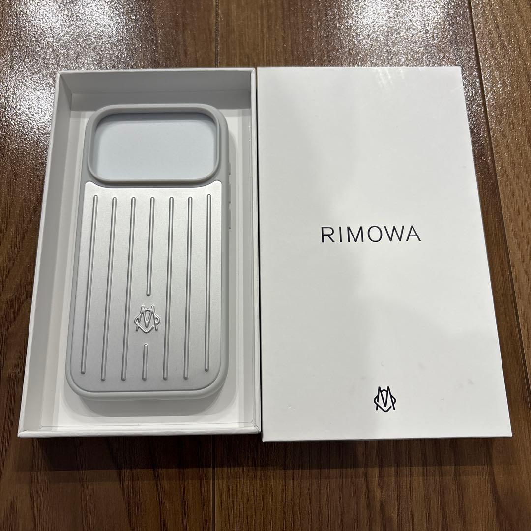RIMOWA iPhone17pro用ケース シルバー