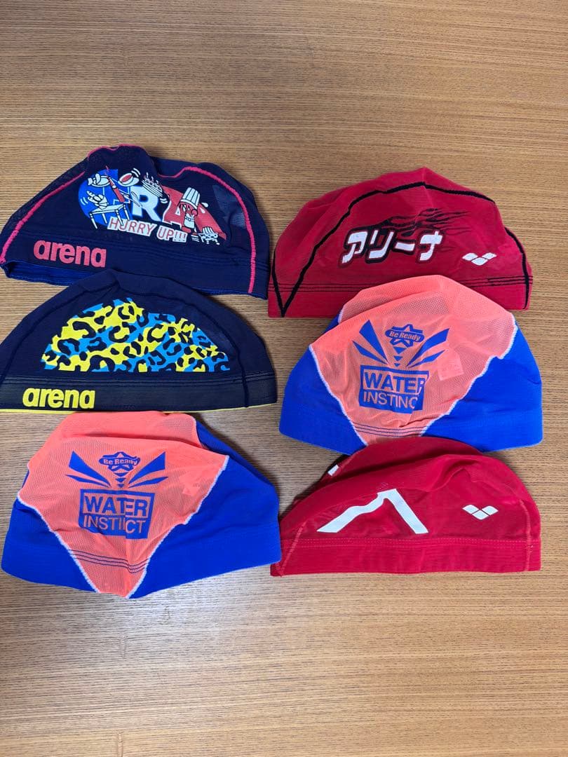 arenaの競泳練習水着とキャップとTシャツとアクセサリーのセット