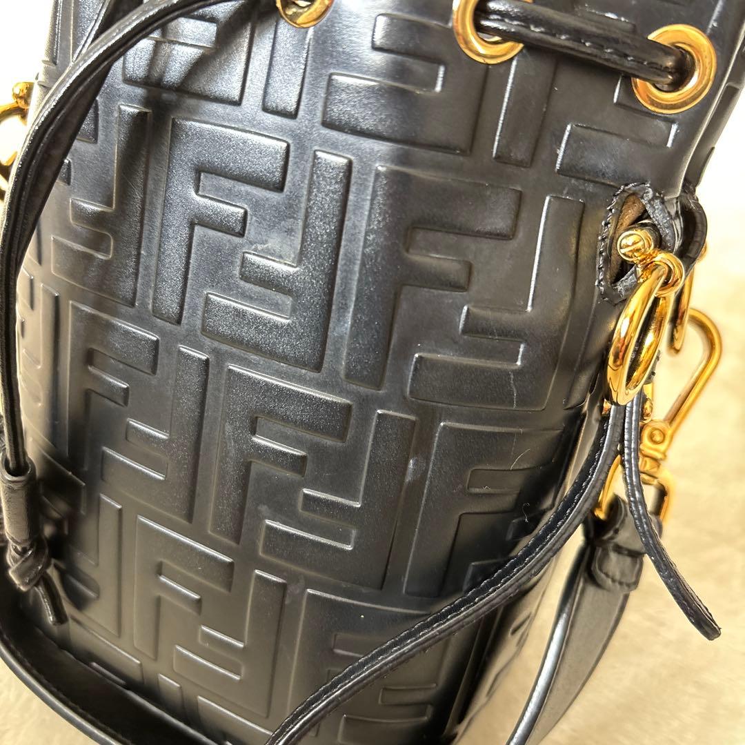 Fendi フェンディ　モントレゾール　ロゴ入り　ショルダーバッグ ブラック