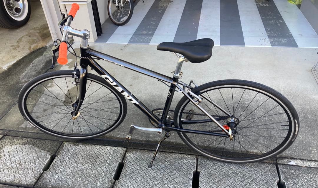 GIANT ESCAPE クロスバイク ブラック　マウンテンバイク　ロードバイク