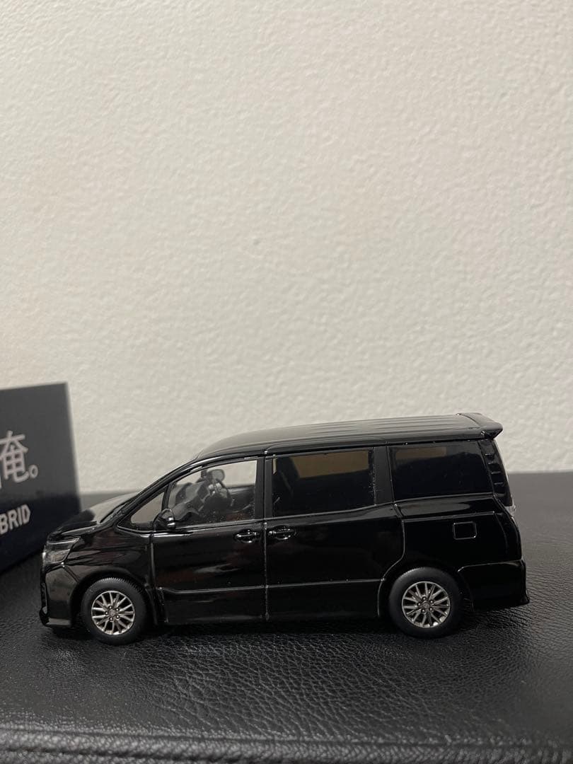 トヨタ Voxy ミニカー 1/43 ブラック