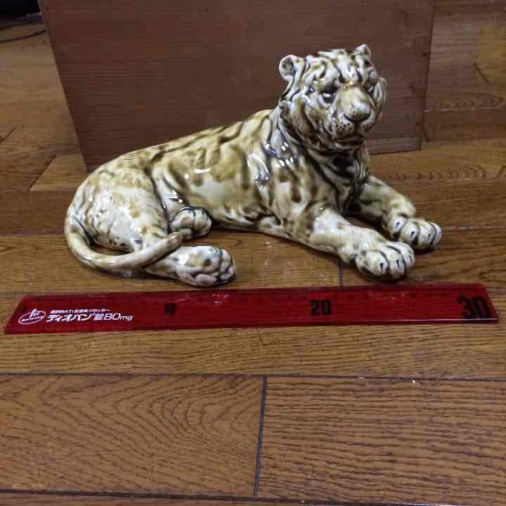 骨董品 鍋島青山焼 陶器虎の置物