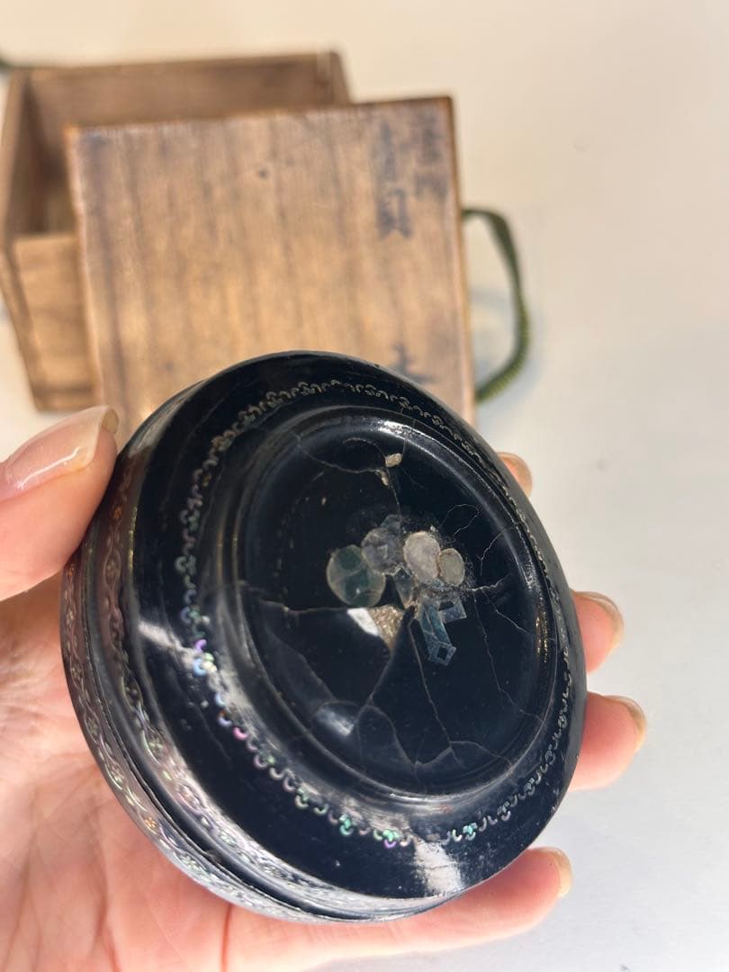 唐物 青貝香合　螺鈿嵌　傷有　漆器 時代物　共箱付