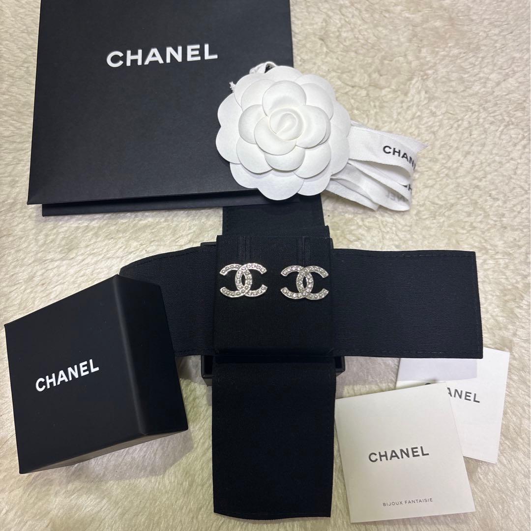 最新作 シャネル 2025-26AW ストラスパールCCピアス 未使用