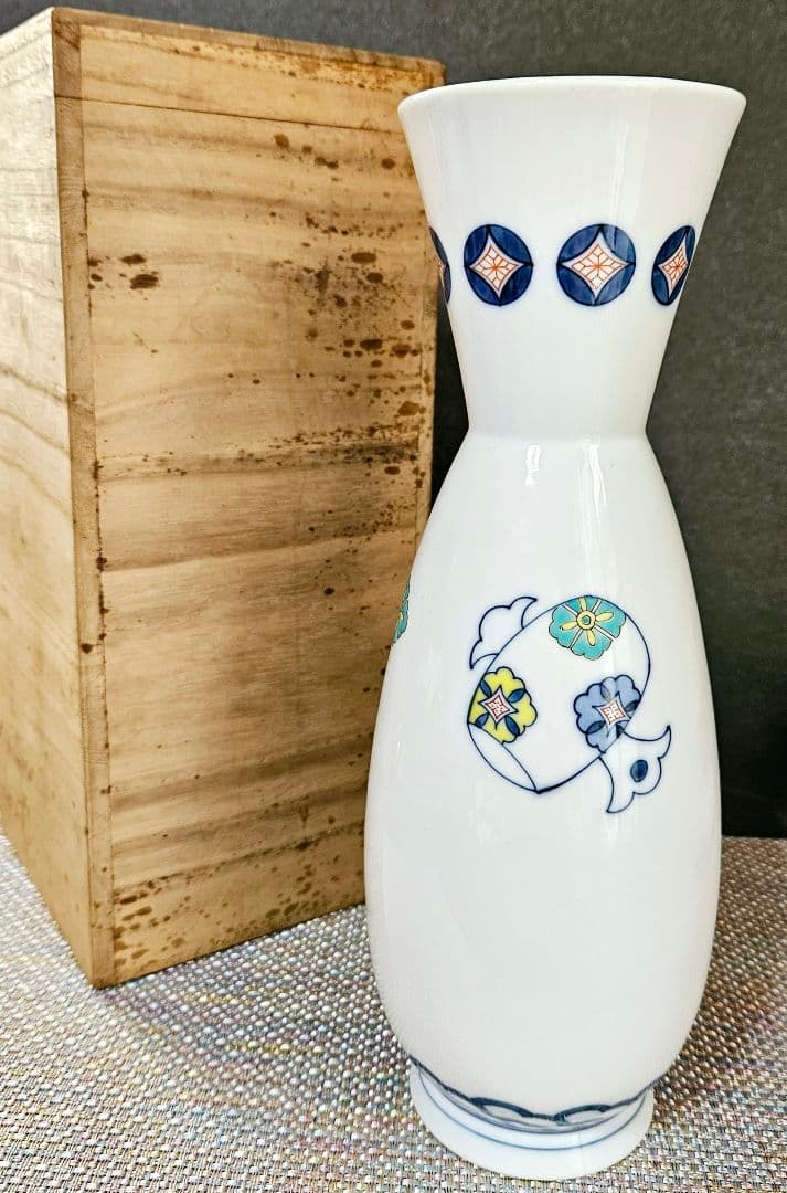 鍋島焼　色鍋島　鍋島御庭焼　名工　26代 市川光山作　桐文様　打出の小槌図　花瓶