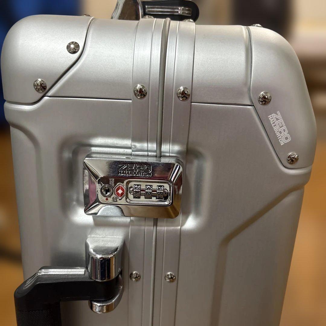ZERO HALLIBURTON キャリーケース