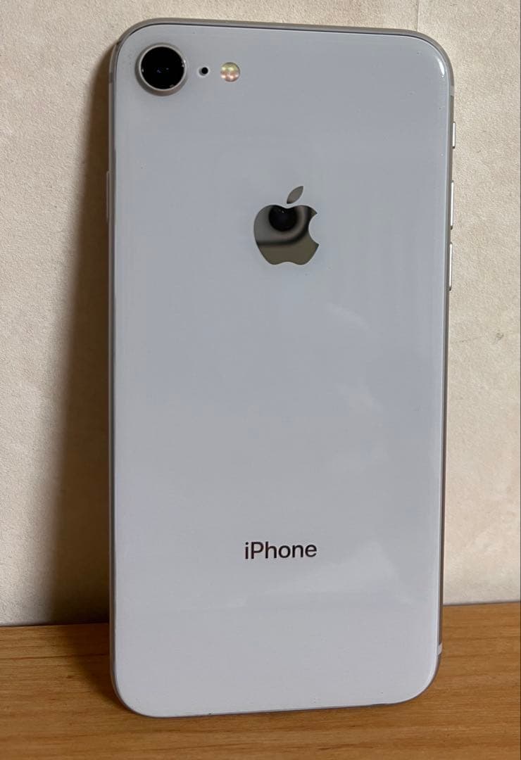 【美品】Apple iPhone 8 シルバー 本体　docomo