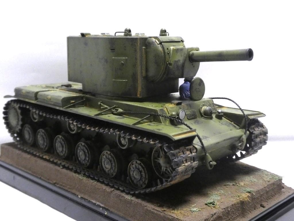 タミヤ 1/35 ソビエト重戦車 KV-2 完成品