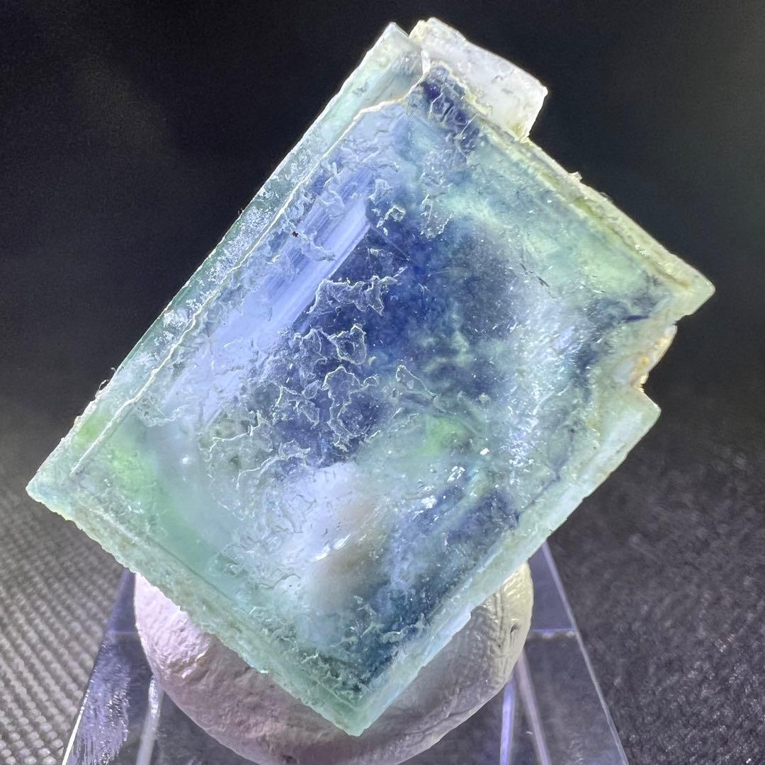 内モンゴル産　ライトグリーン　パープルゾーニングフローライト