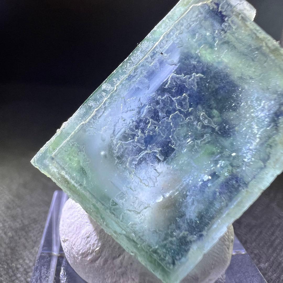 内モンゴル産　ライトグリーン　パープルゾーニングフローライト