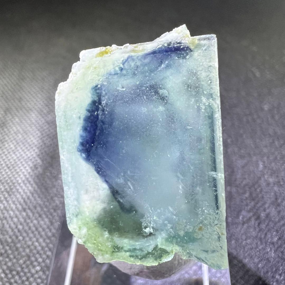 内モンゴル産　ライトグリーン　パープルゾーニングフローライト