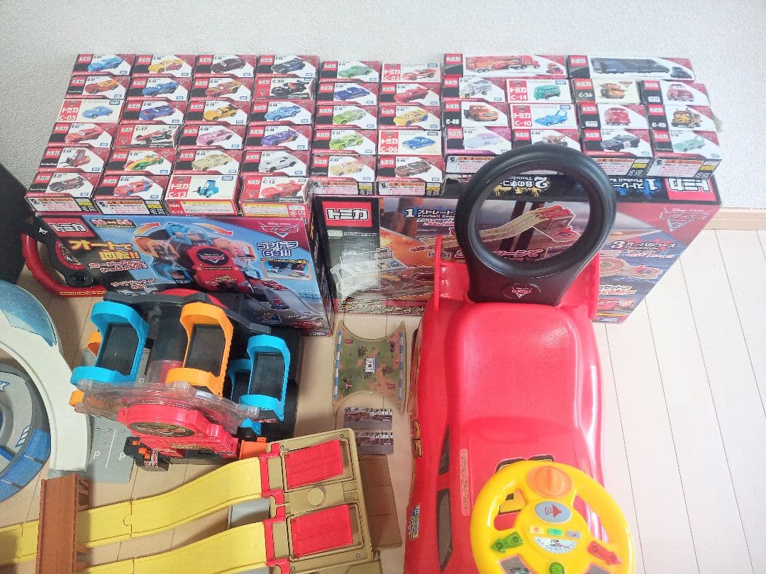 カーズ　ミニカーなどまとめ売り100点以上