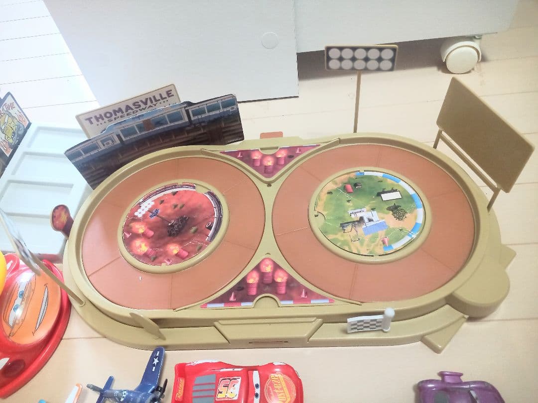 カーズ　ミニカーなどまとめ売り100点以上