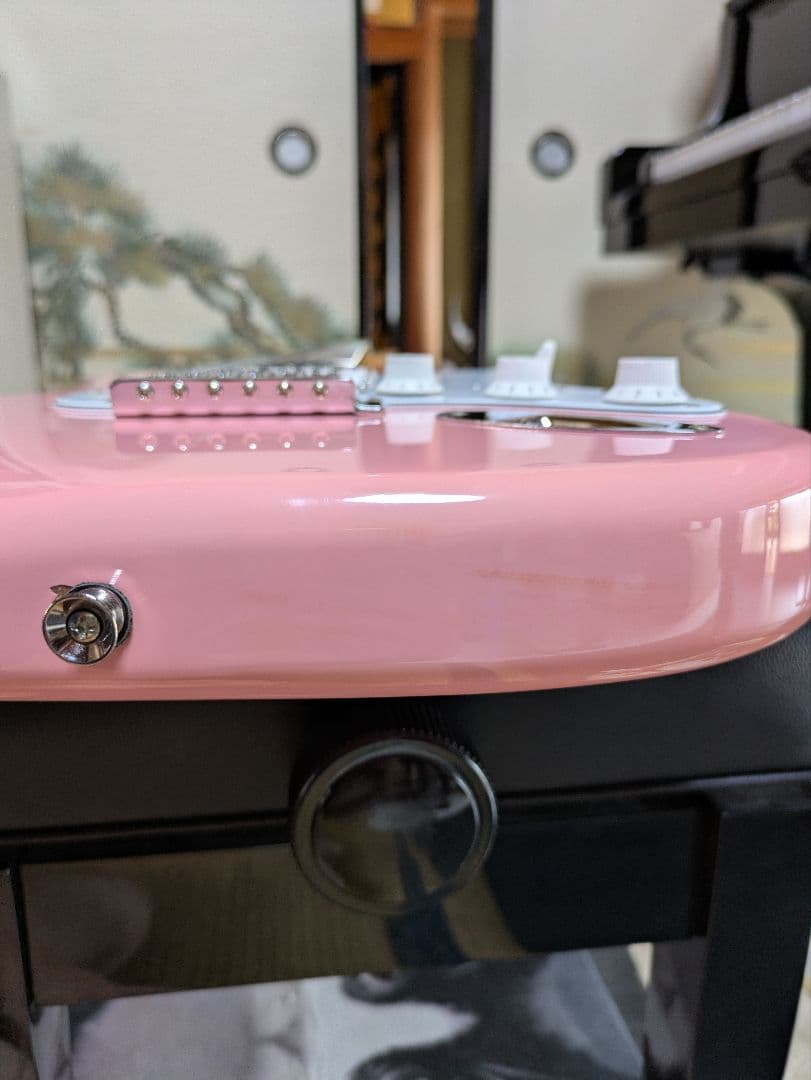 フォトジェニック　Photogenic　ピンク エレキギター ストラト