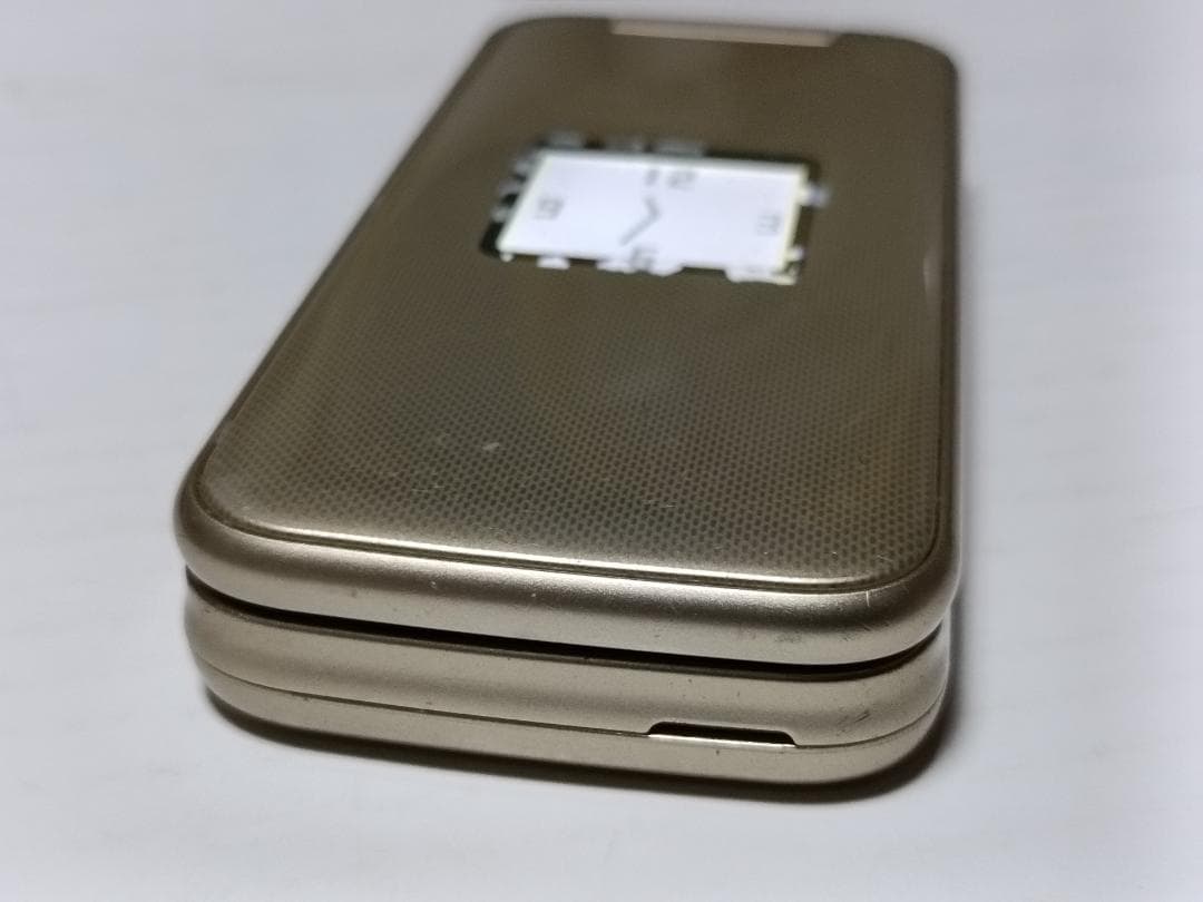 ☆ docomo らくらくホン F-02J ゴールド