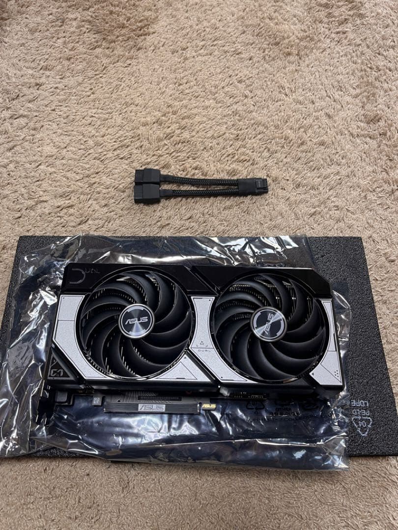 ASUS グラフィックボード RTX5070-012G 未使用