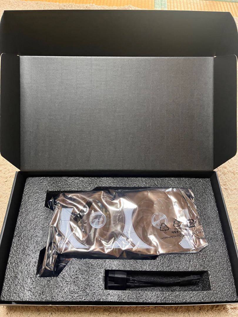 ASUS グラフィックボード RTX5070-012G 未使用