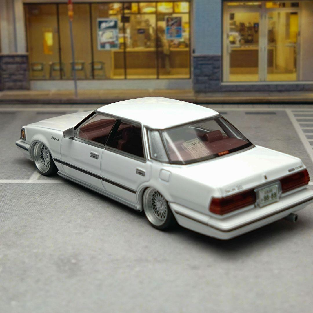 TLV トヨタ クラウン 3.0 ロイヤルサルーンG (カスタム品)