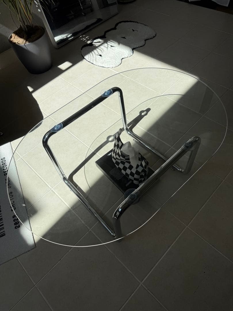 ミニマリスト円形ガラステーブル　韓国インテリア風