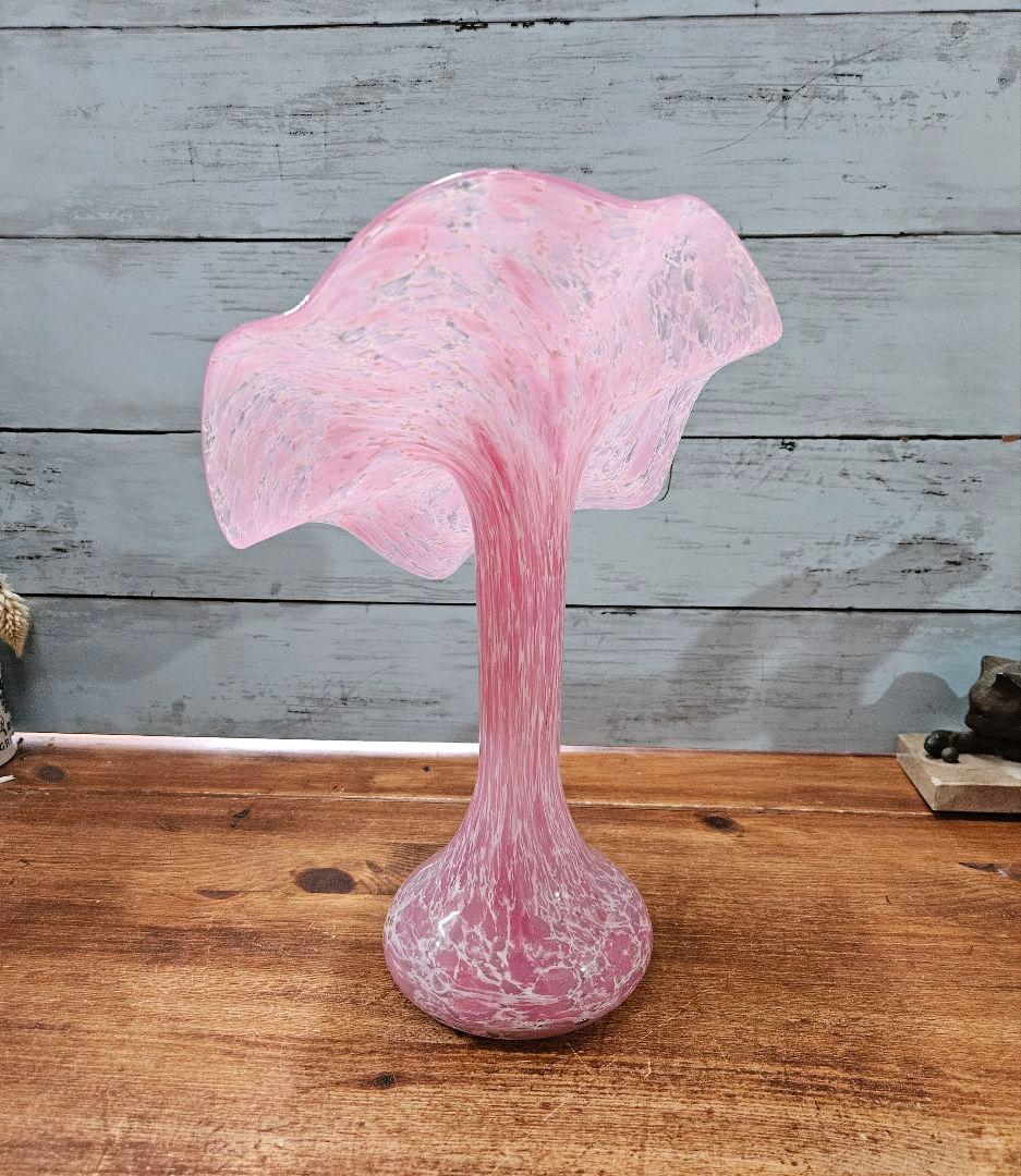 フランスアンティーク オパリンガラス クリシー 大振りのフリル 花瓶 花器