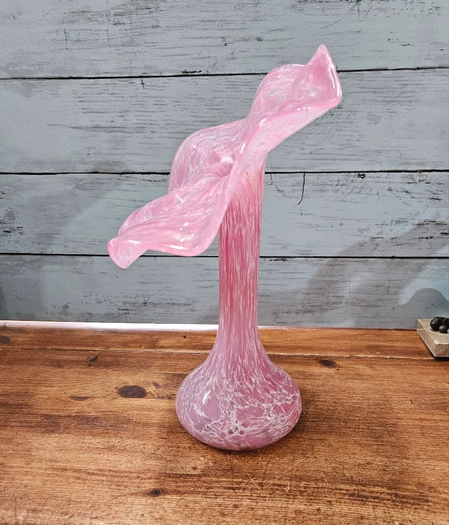 フランスアンティーク オパリンガラス クリシー 大振りのフリル 花瓶 花器