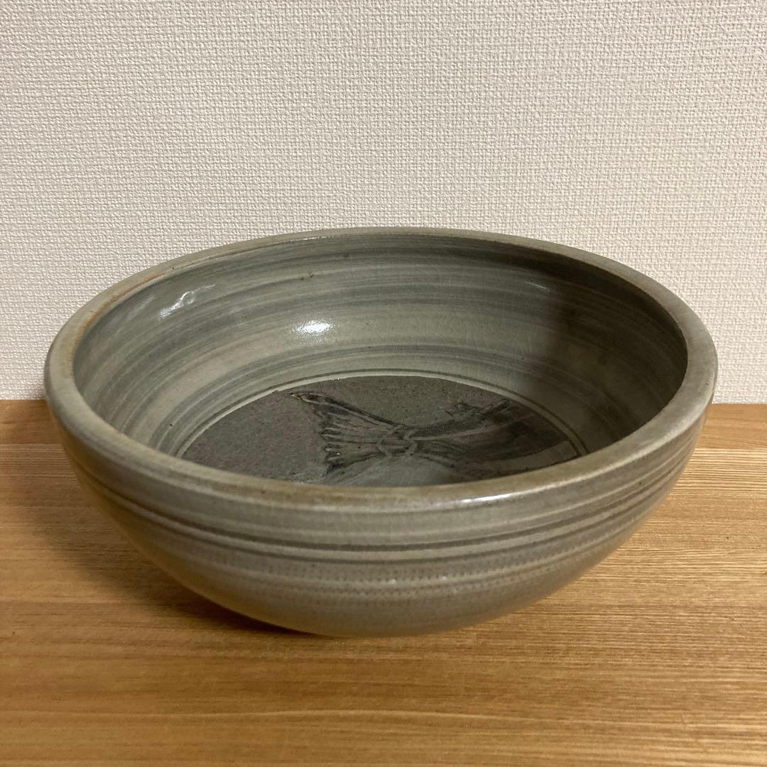 唐津焼　大皿　宸山窯　鉢　26.5cm 魚の絵柄 グレー陶器　煮物　正月　サラダ