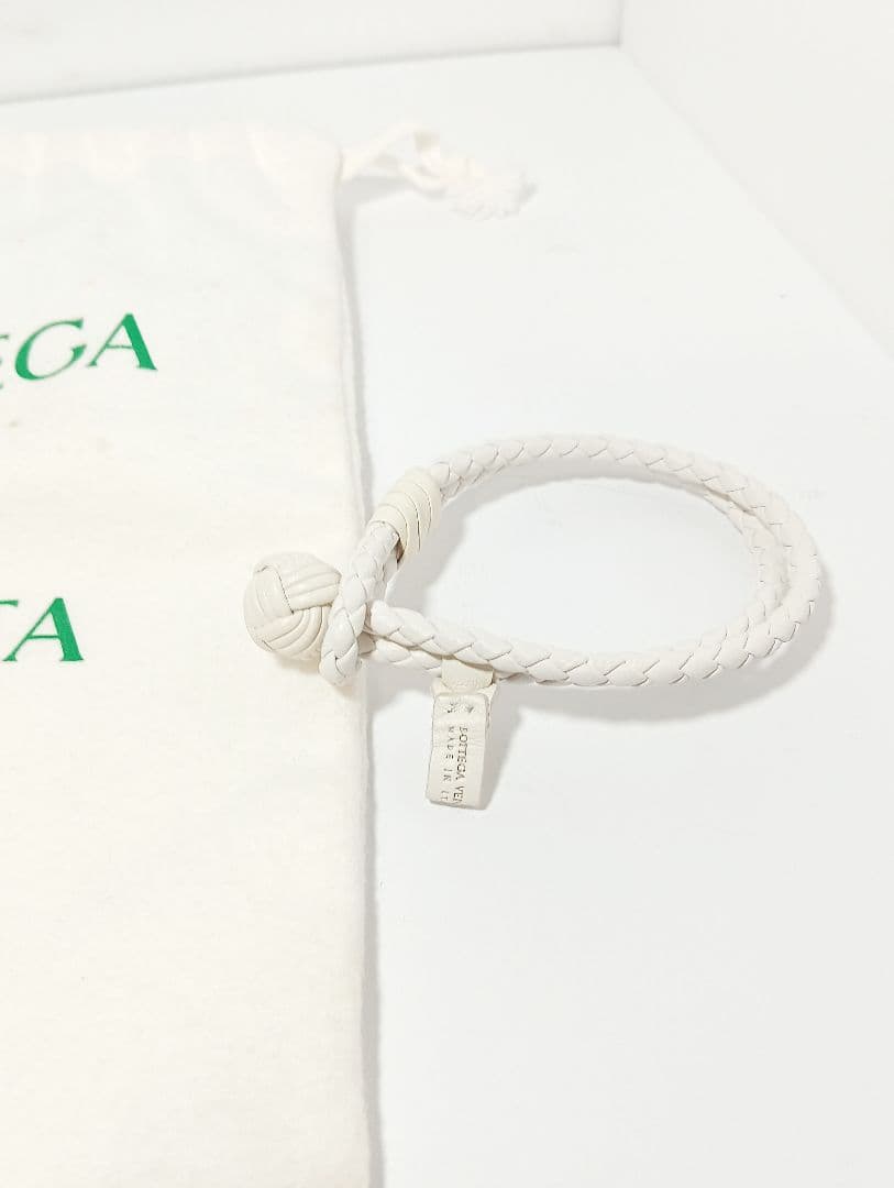BOTTEGA VENETA　ボッテガベネタ　イントレチャート ブレスレット　白