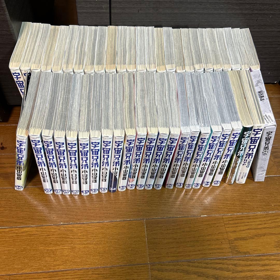 新品3冊あり　宇宙兄弟　全巻セット　1〜45巻 +2冊　名言ピンバッジ付き