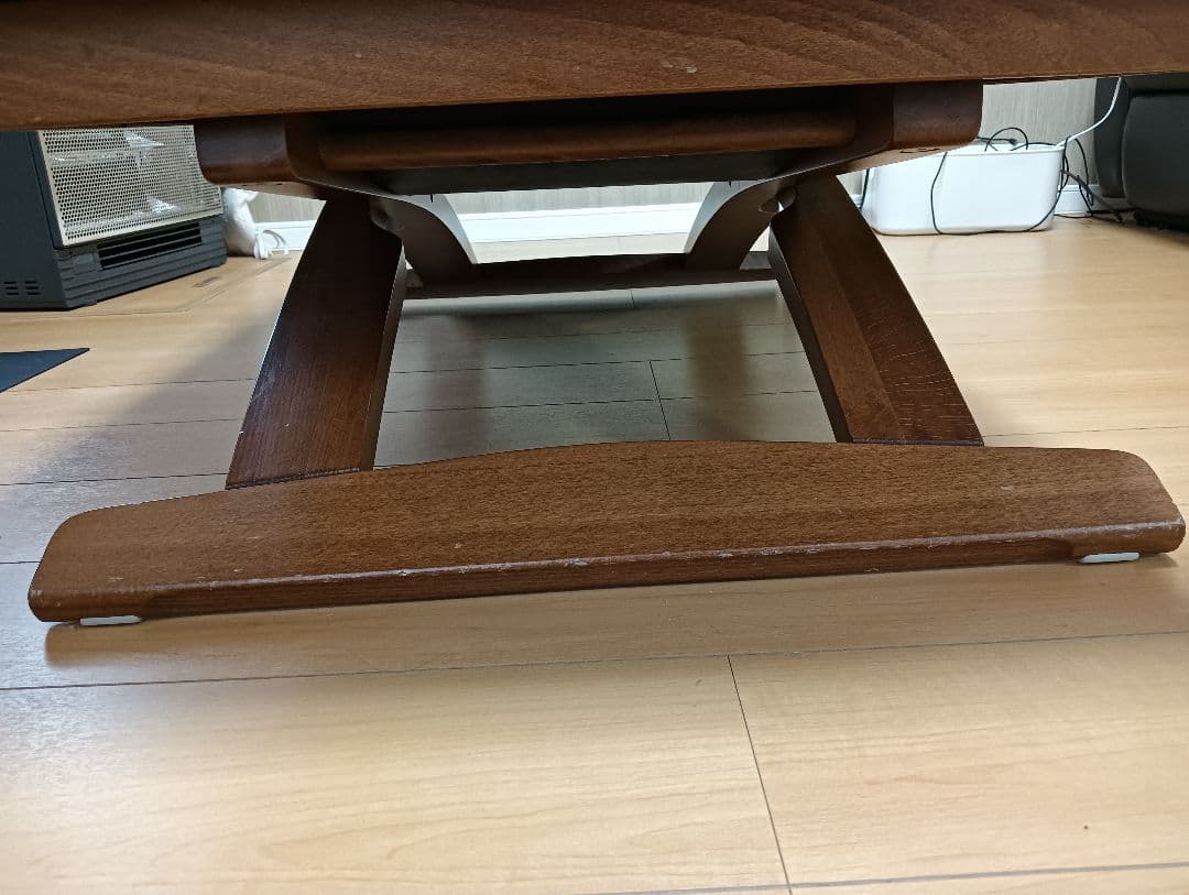 カリガリス（イタリア製）マスコッティ 昇降式テーブル