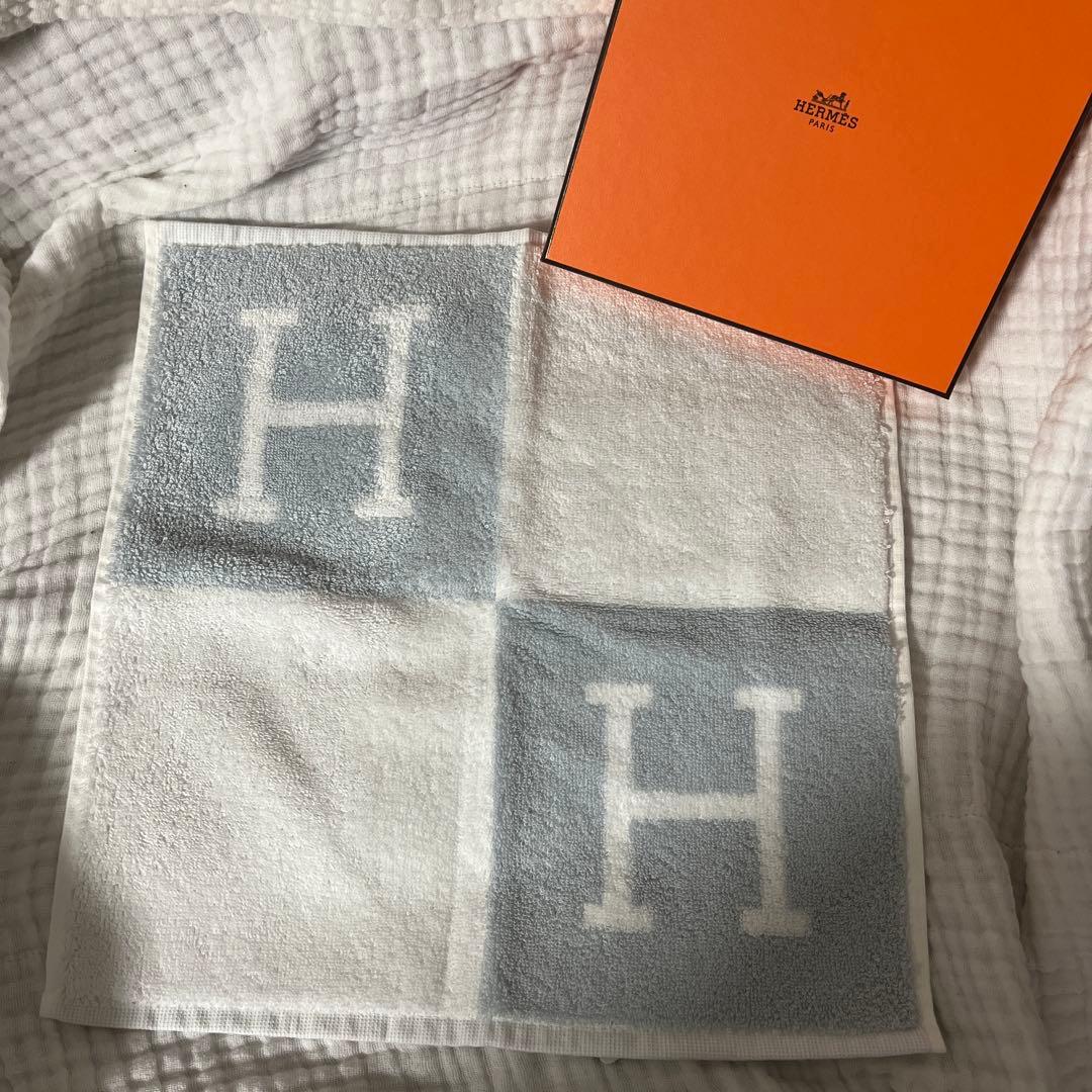 【新品未使用】⭐️HERMES Hロゴ タオルハンカチ ホワイト/グレー　エルメス