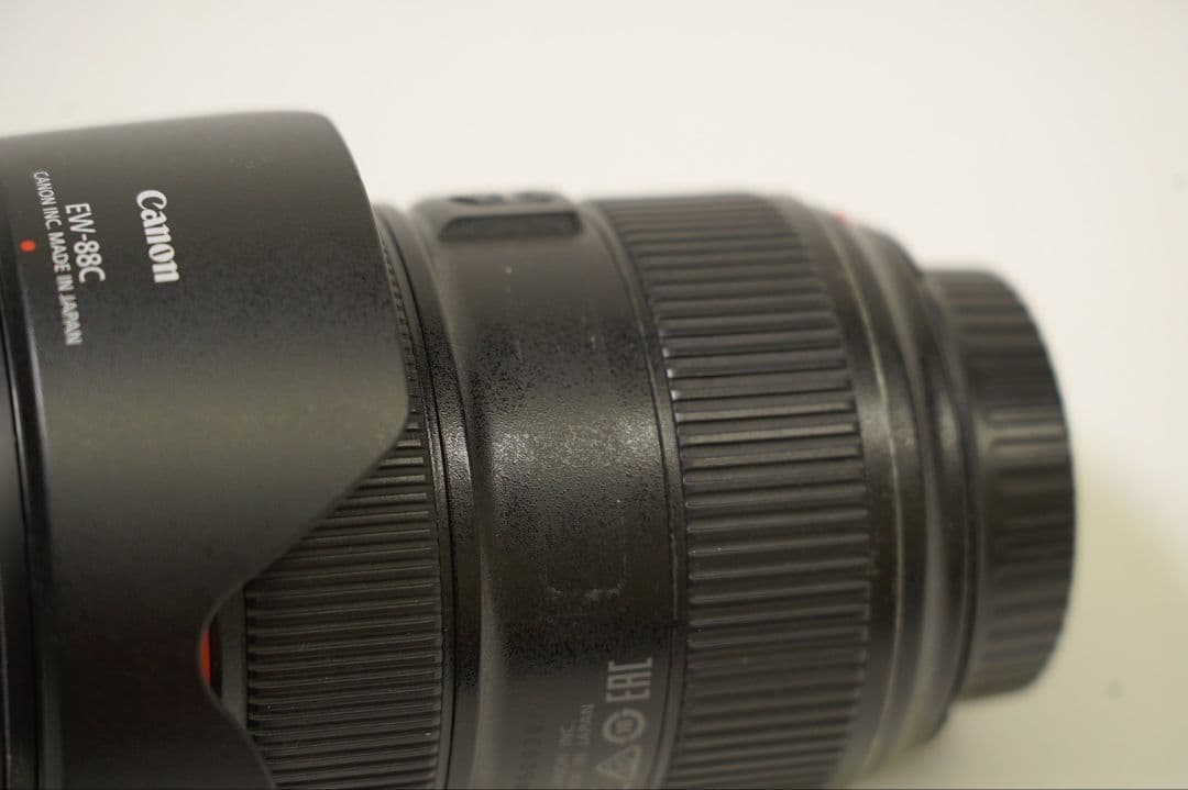 キャノン　ズームレンズ　EF24-70mm　F2.8