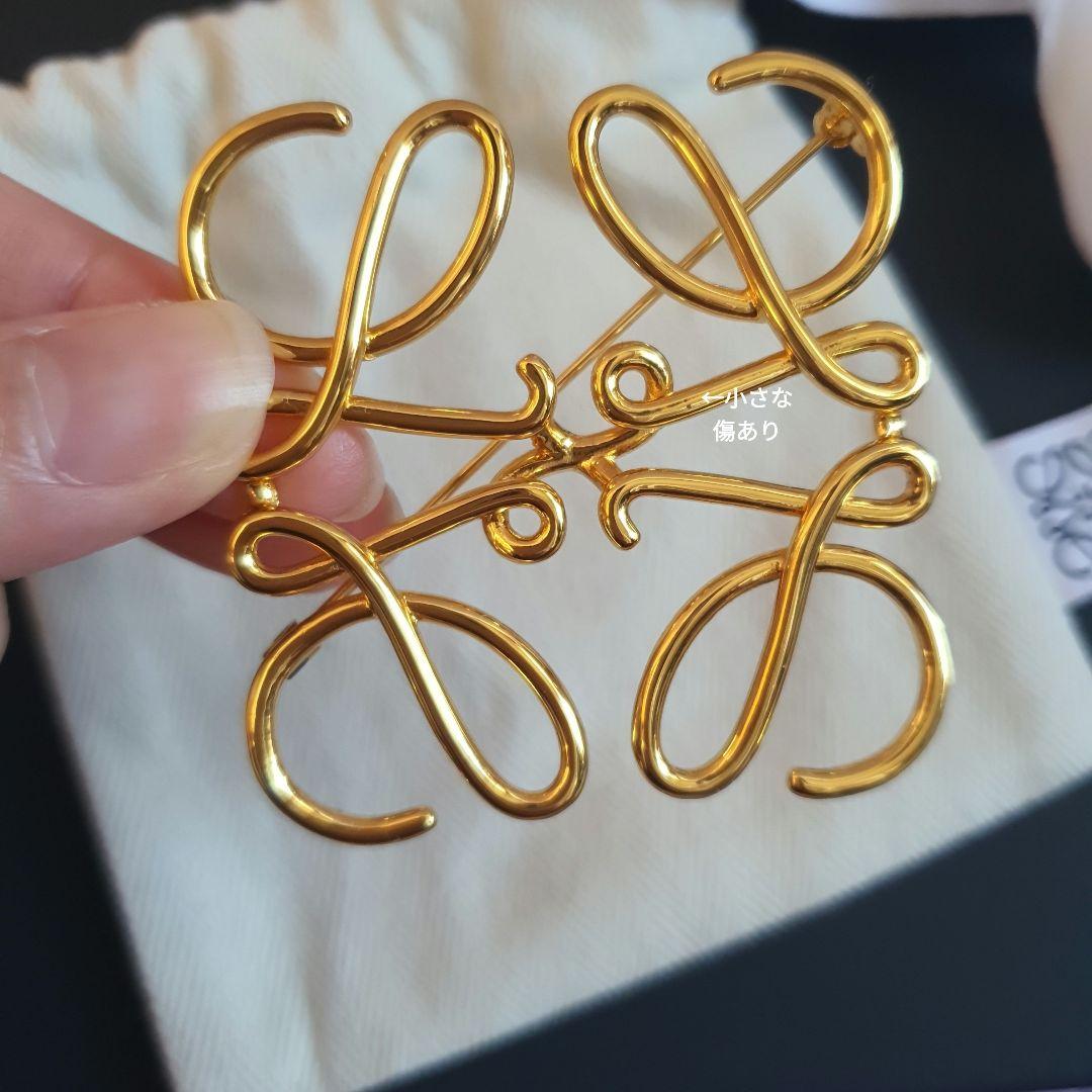 早い者勝ち！LOEWE ゴールドブローチ 専用ポーチ付き♡アナグラム♡