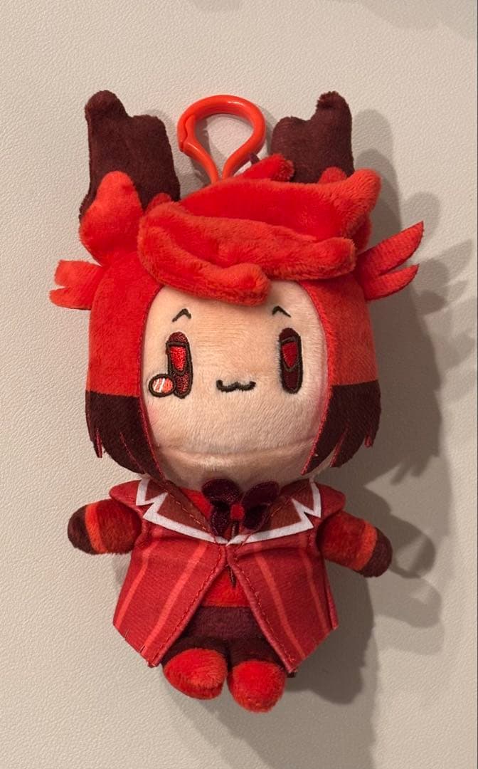 ハズビンホテルポップアップ 池袋　アラスター　おすわりマスコット