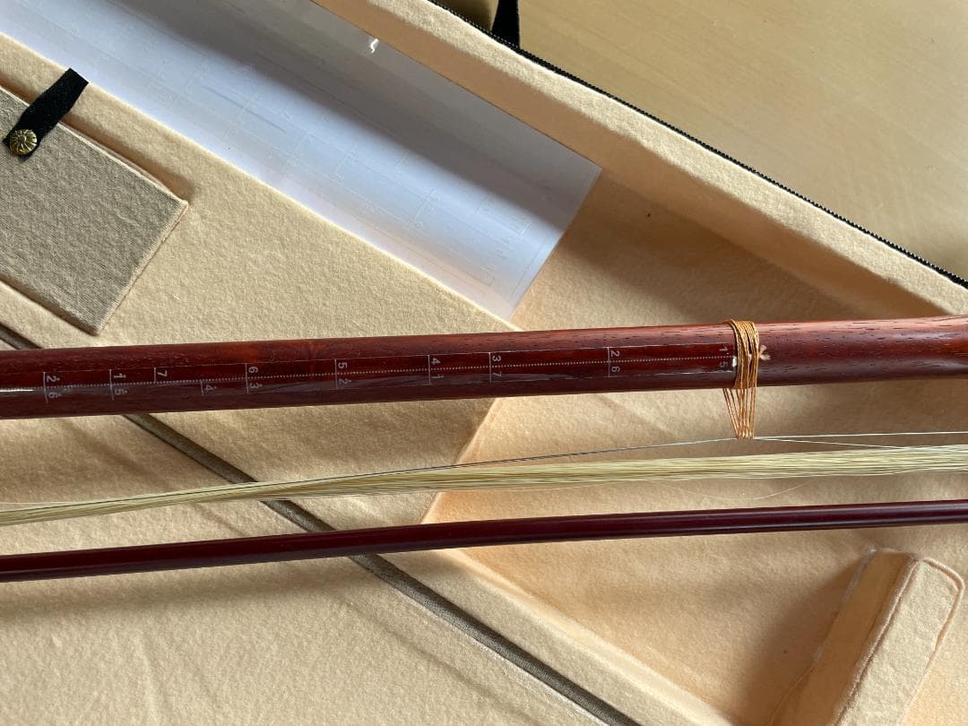 ★状態〇★ 二胡 木製 赤色 ケース 弦 チューナー 松ヤニ 付