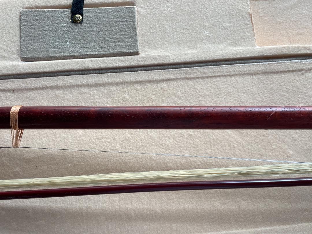 ★状態〇★ 二胡 木製 赤色 ケース 弦 チューナー 松ヤニ 付