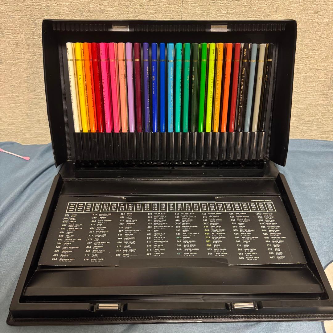 ユニカラー　100色　色鉛筆　uni 三菱鉛筆