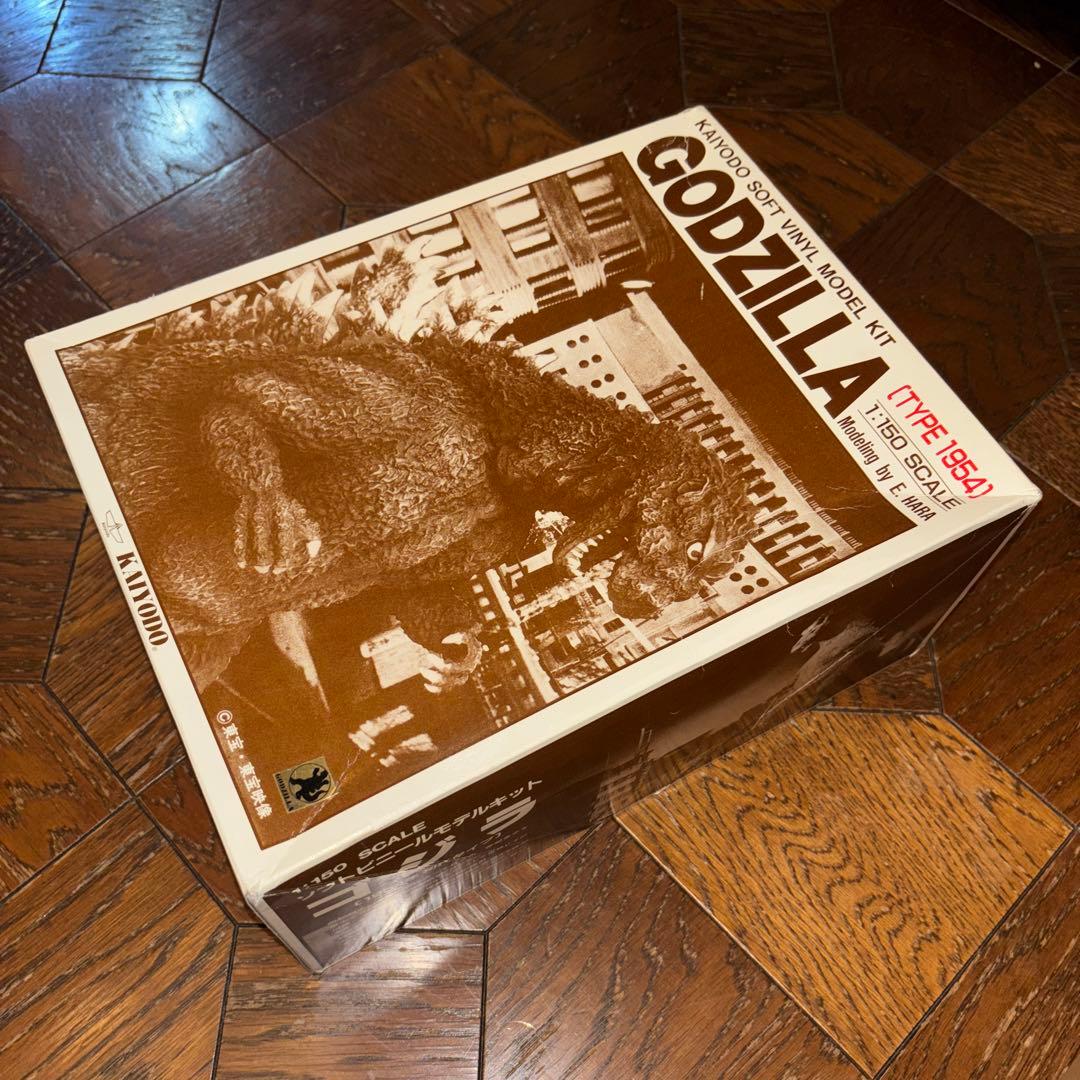 海洋堂　1/150　スケールソフビキット　初代ゴジラ　TYPE1954
