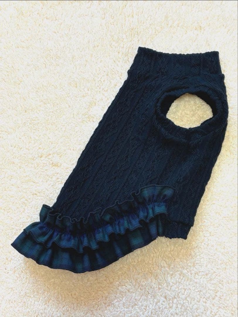 ハンドメイド　犬服　アラン風裾フリルタンクトップ（サイズオーダー）