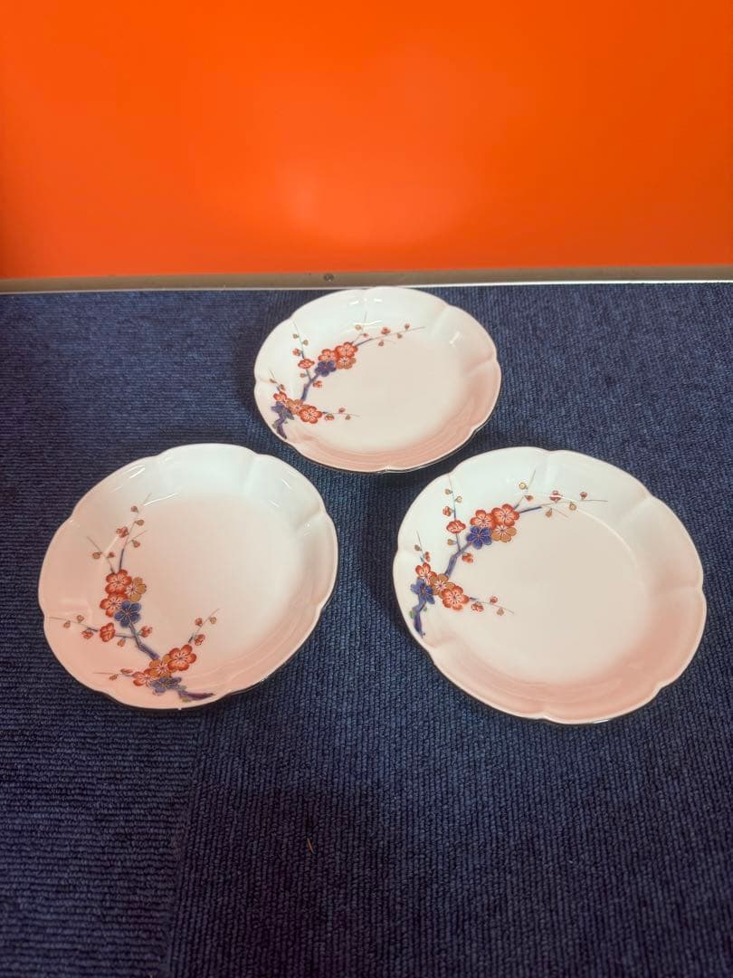 1708 深川製磁　梅文　花型皿　3客